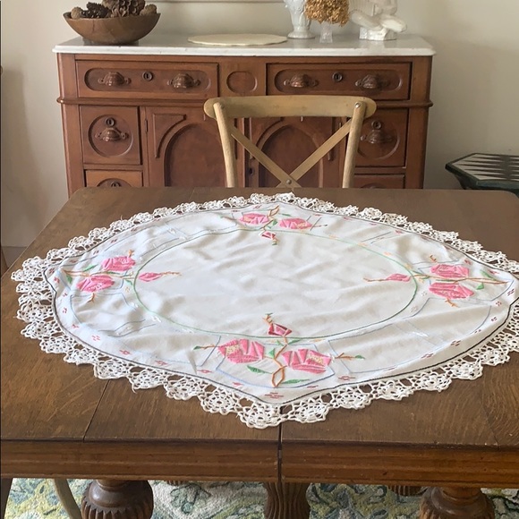 Vintage hand embroidered linen cloth - Picture 2 of 8